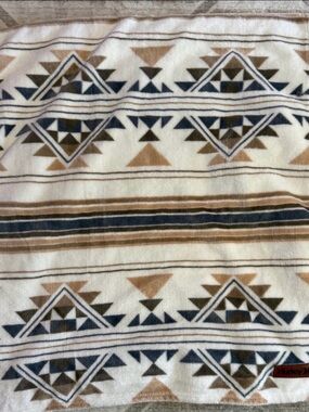 Hurley Geometric Aztec Fleece Blanket in Cream, Tan & Navy